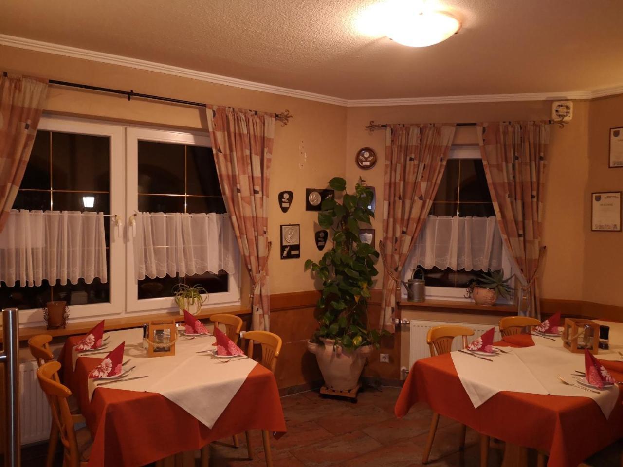 Metterich Gasthaus "Zur Alten Dorfschmiede" מראה חיצוני תמונה